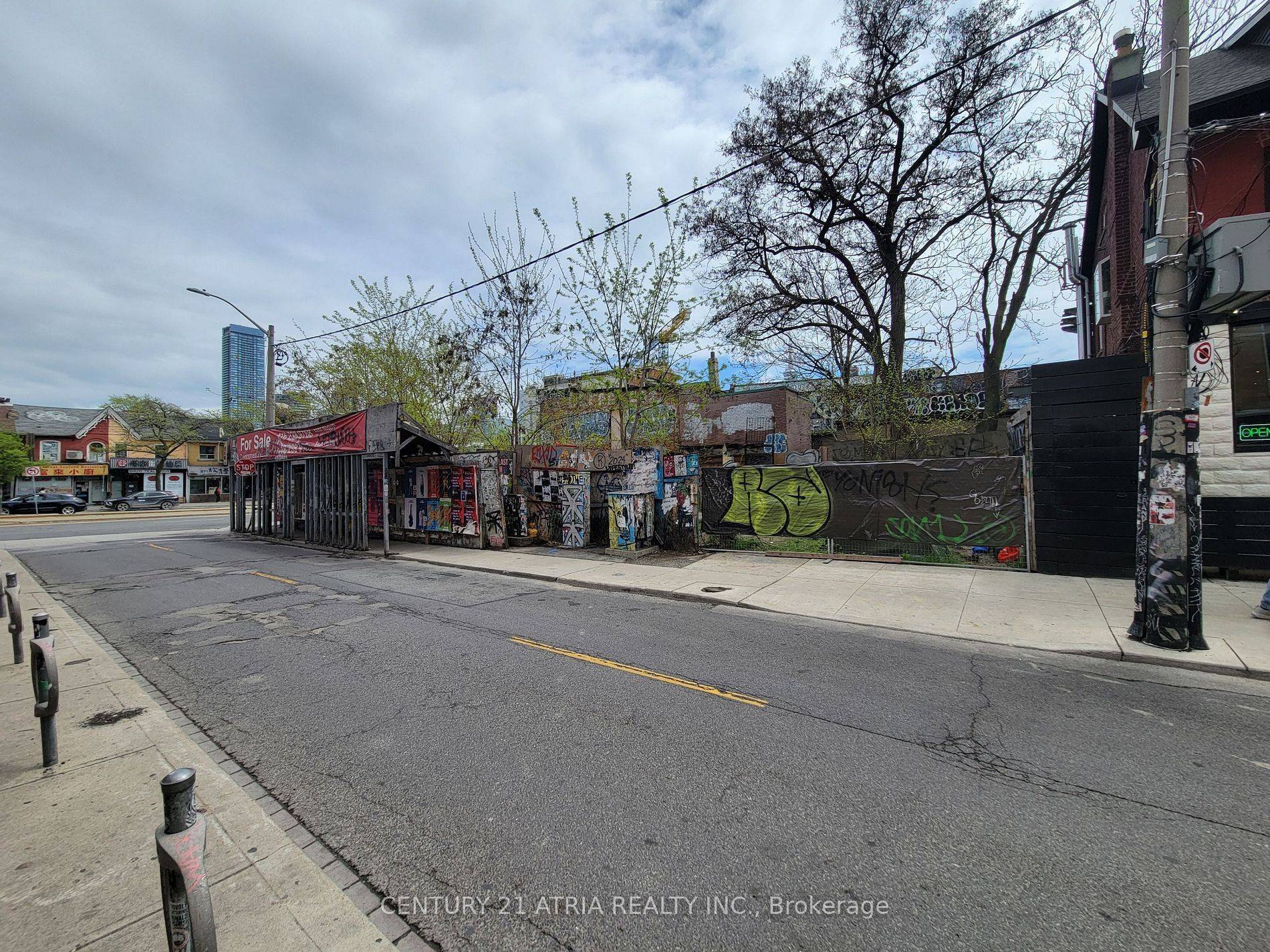 Toronto C01, ON M5T 2G4,374 Spadina AVE