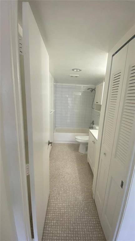 Lauderhill, FL 33319,4170 Inverrary Dr #406