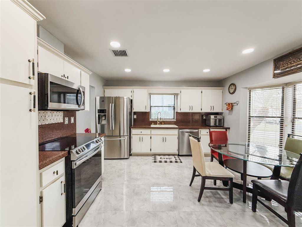 Coral Springs, FL 33071,1450 Lakeview Cir