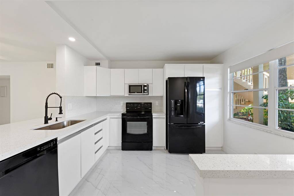 Coconut Creek, FL 33066,2202 Lucaya Bnd #M1