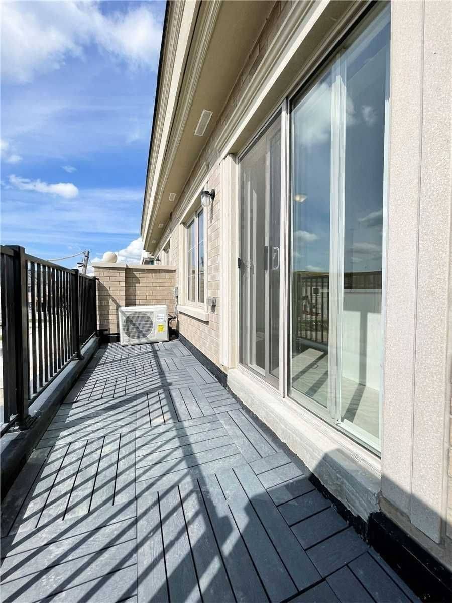 Richmond Hill, ON L4C 5G9,9440 Bayview AVE #Coach