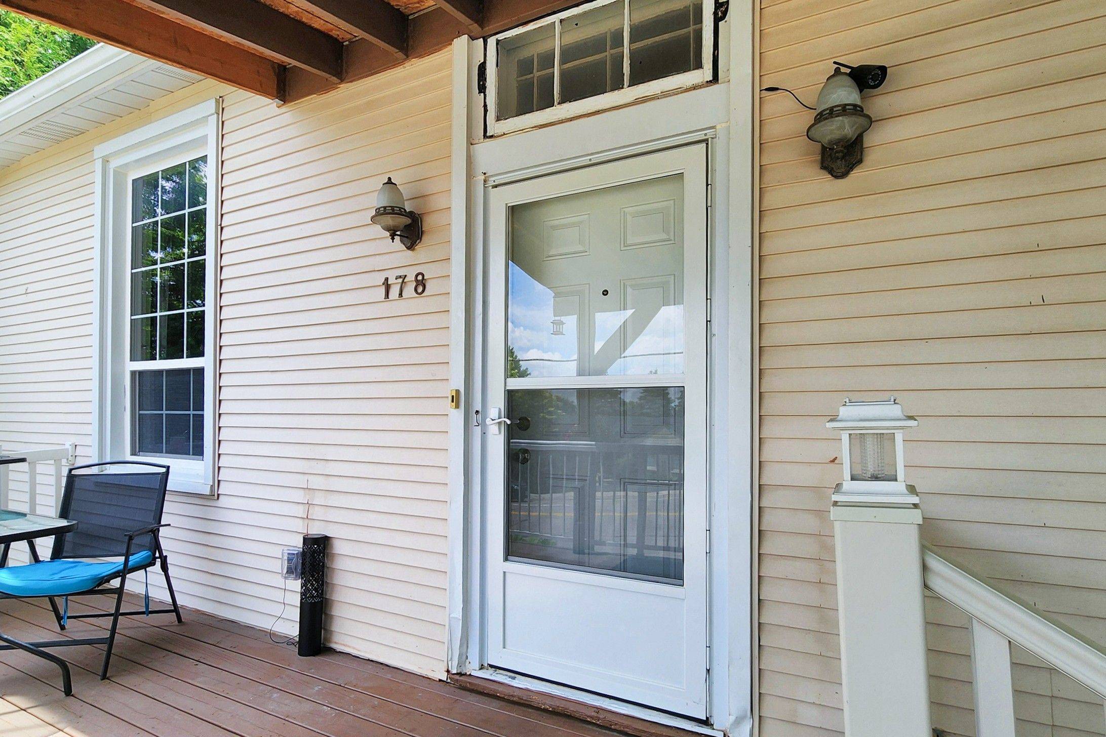 Bradford West Gwillimbury, ON L3Z 1R6,178 Barrie ST