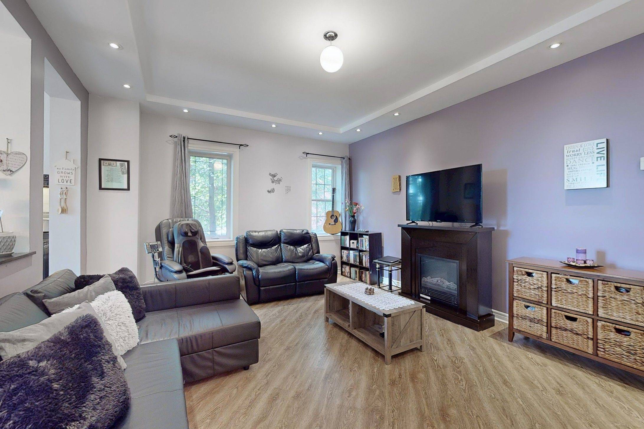 Bradford West Gwillimbury, ON L3Z 1R6,178 Barrie ST