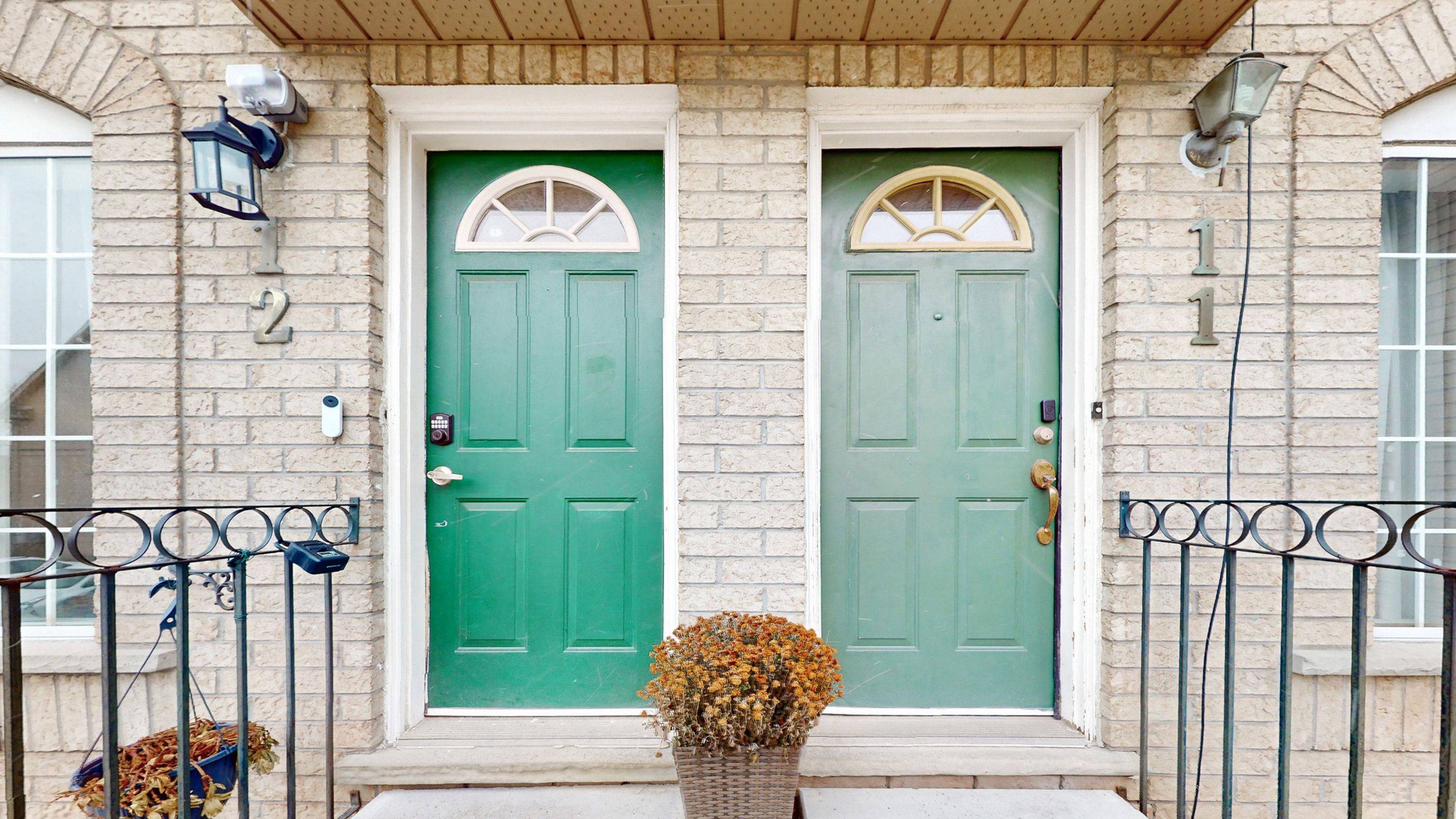 Mississauga, ON L5R 3V9,80 Strathaven DR #12