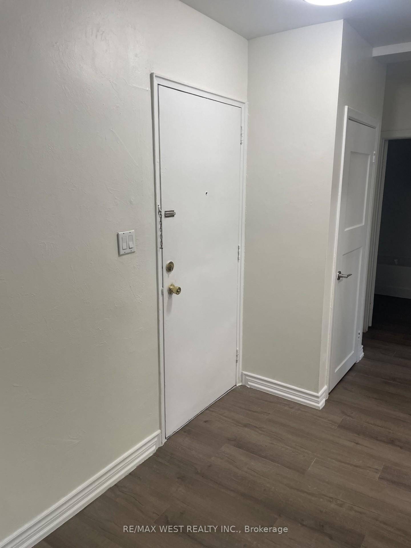 Oakville, ON L6L 1C5,2365 Marine DR #102