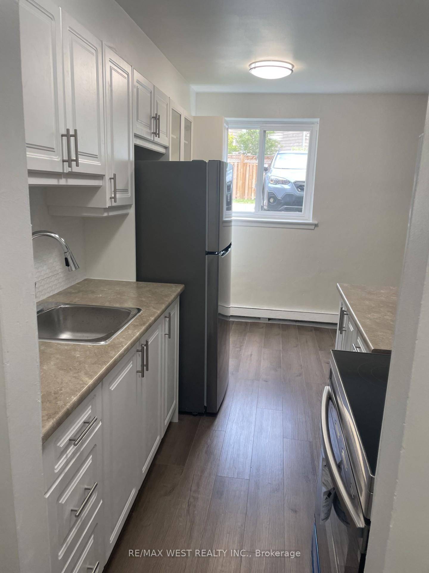 Oakville, ON L6L 1C5,2365 Marine DR #102