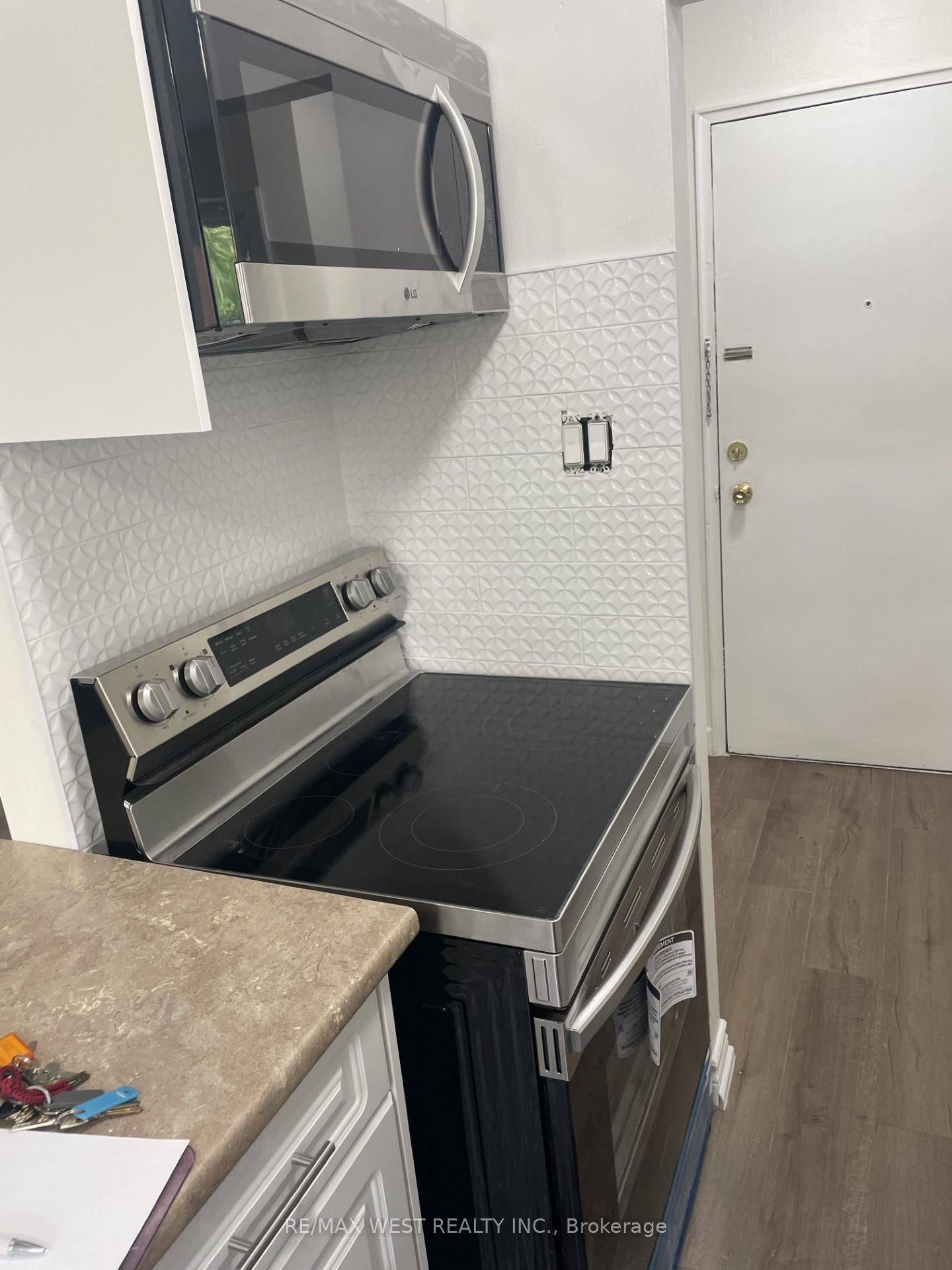 Oakville, ON L6L 1C5,2365 Marine DR #102