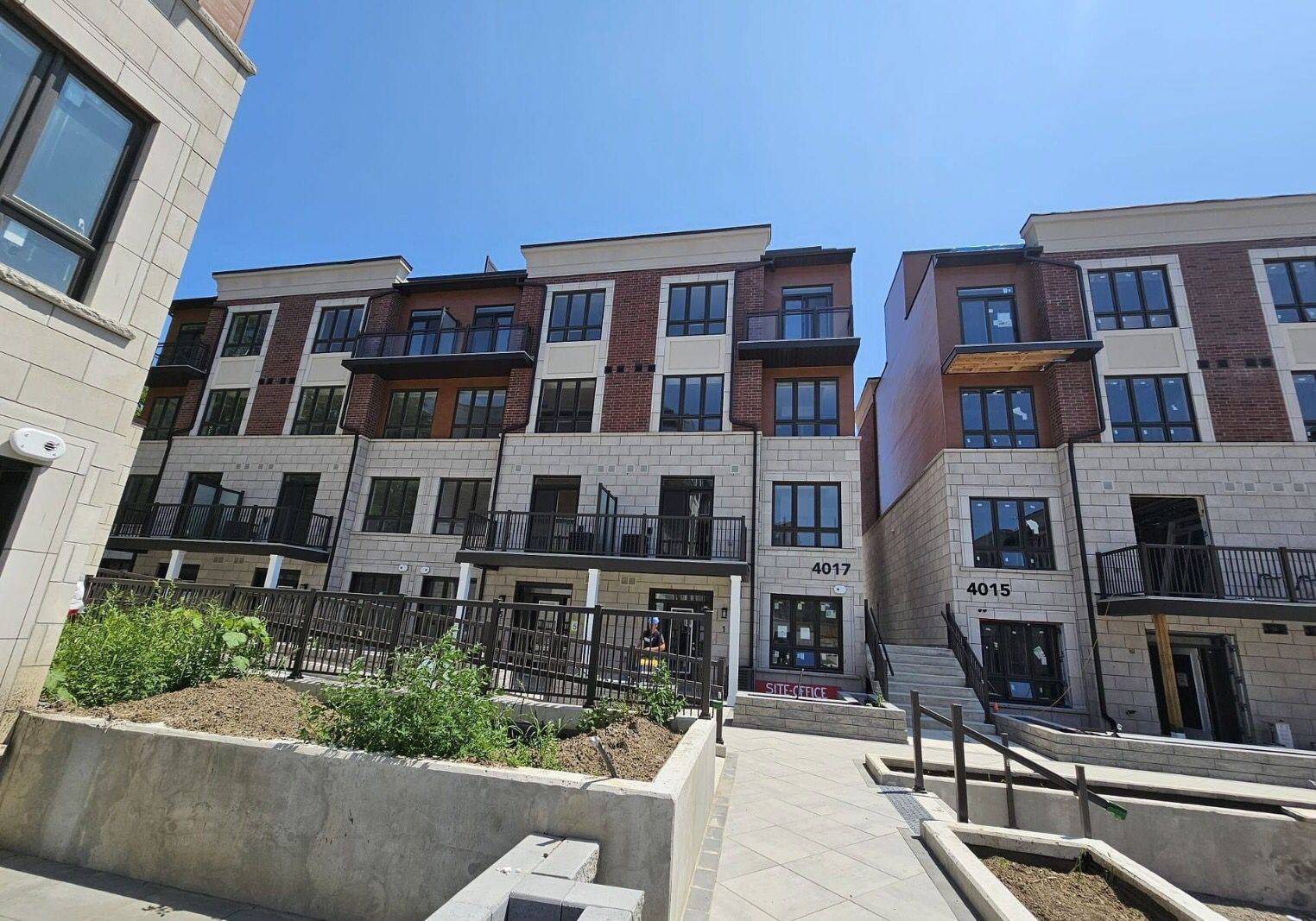 Mississauga, ON L4W 1L1,4017 Hickory DR #11