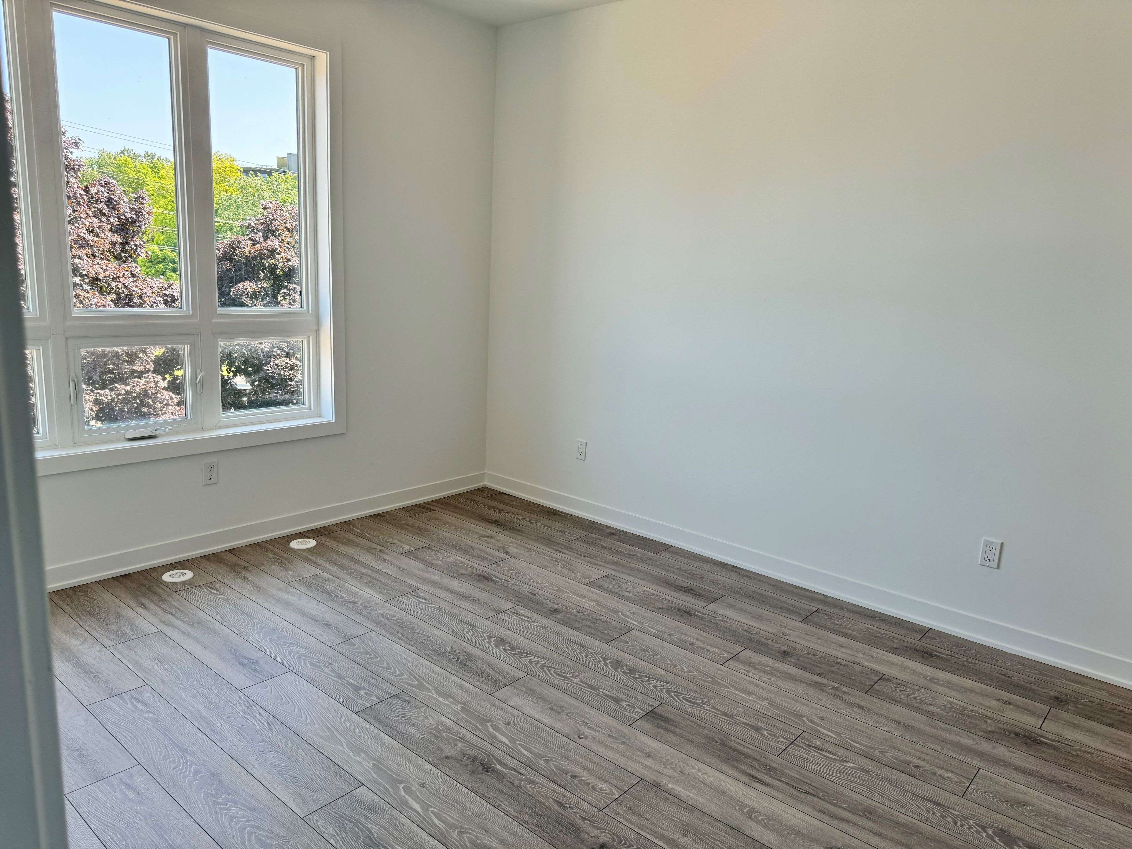 Mississauga, ON L4W 1L1,4017 Hickory DR #11