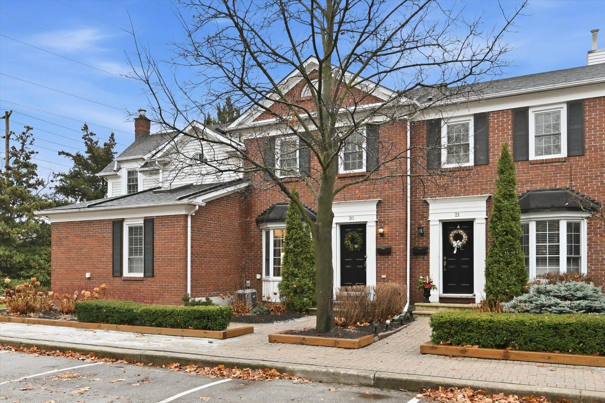 Burlington, ON L7S 2G2,1280 Maple Crossing BLVD #20