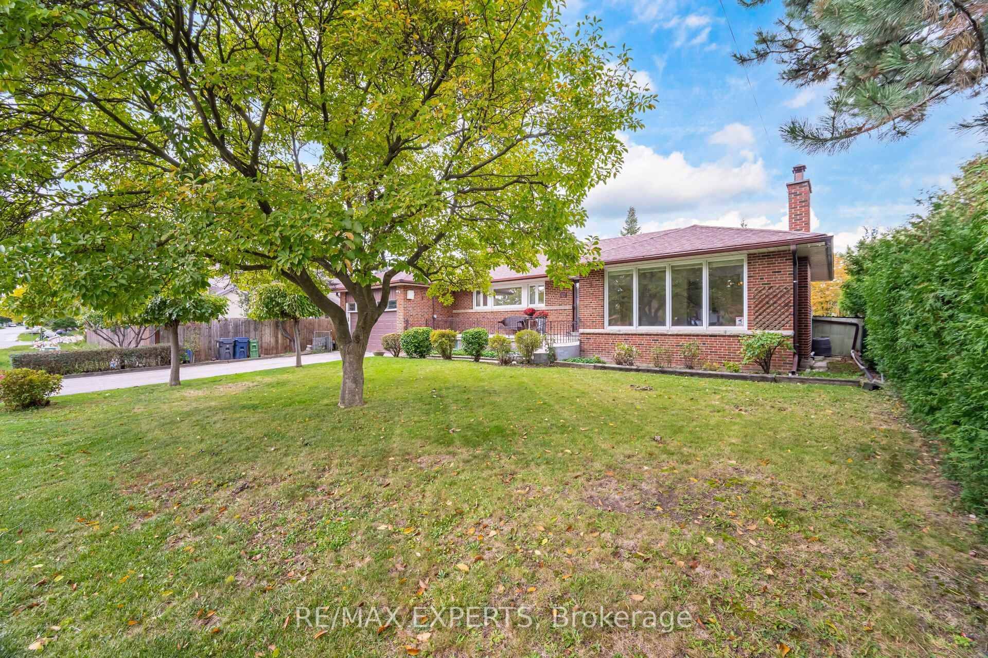 Toronto W08, ON M8B 2E3,42 Cowley AVE