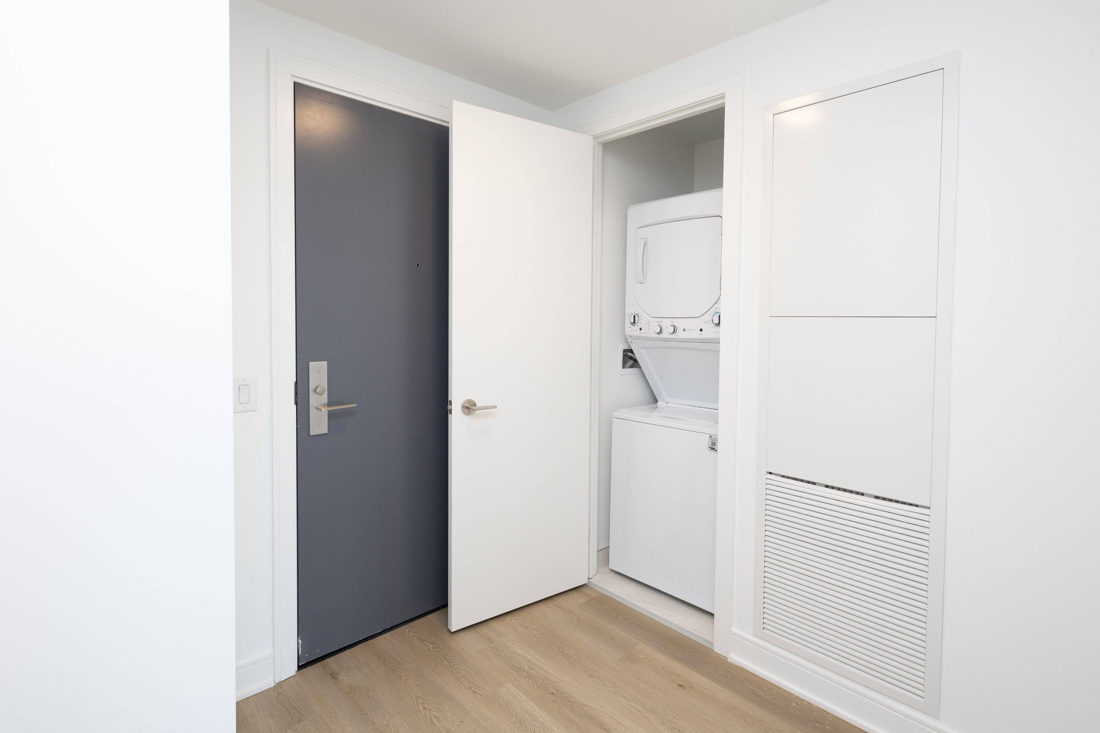 Mississauga, ON L5A 1W4,86 Dundas ST E #1505