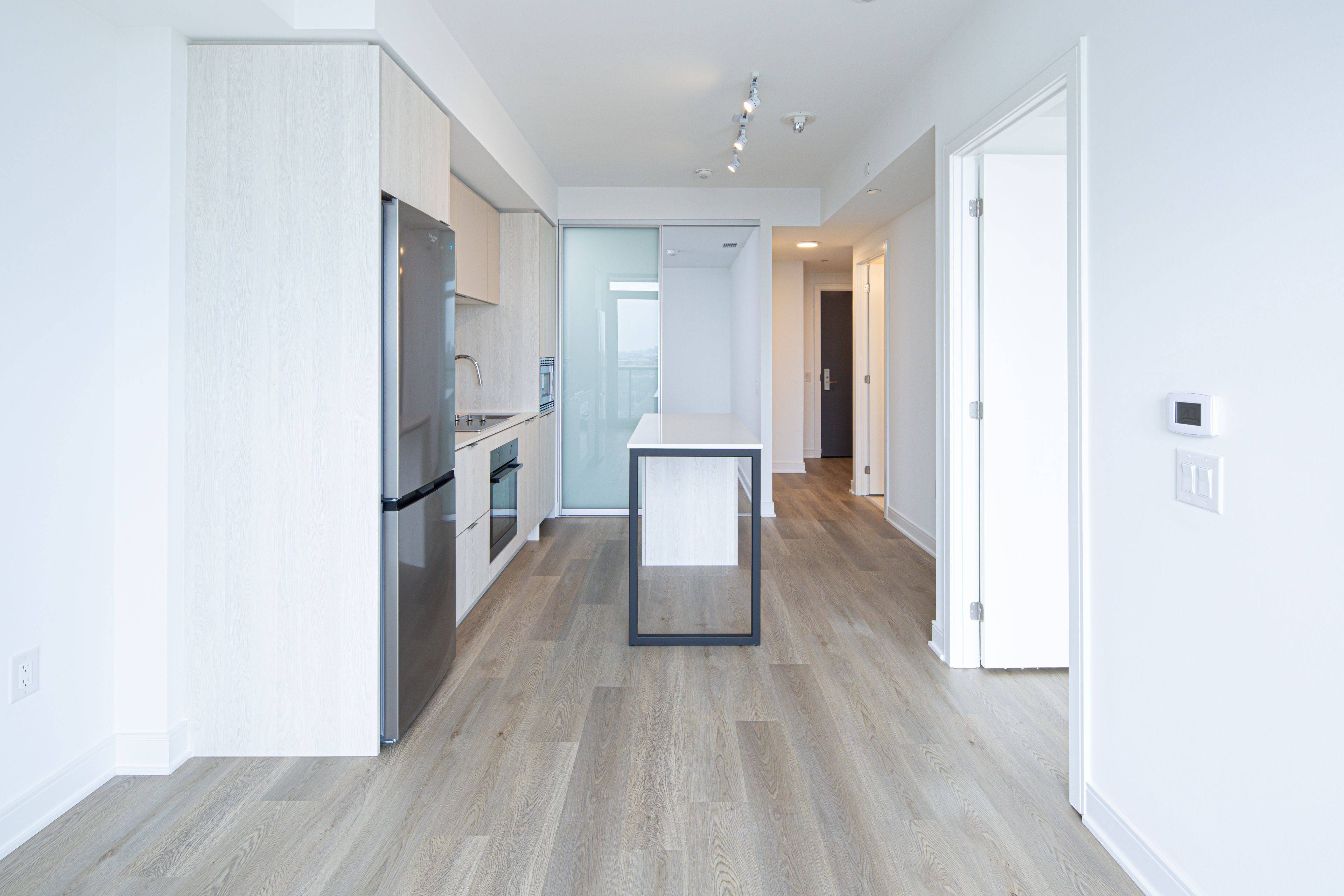 Mississauga, ON L5A 1W4,86 Dundas ST E #1505