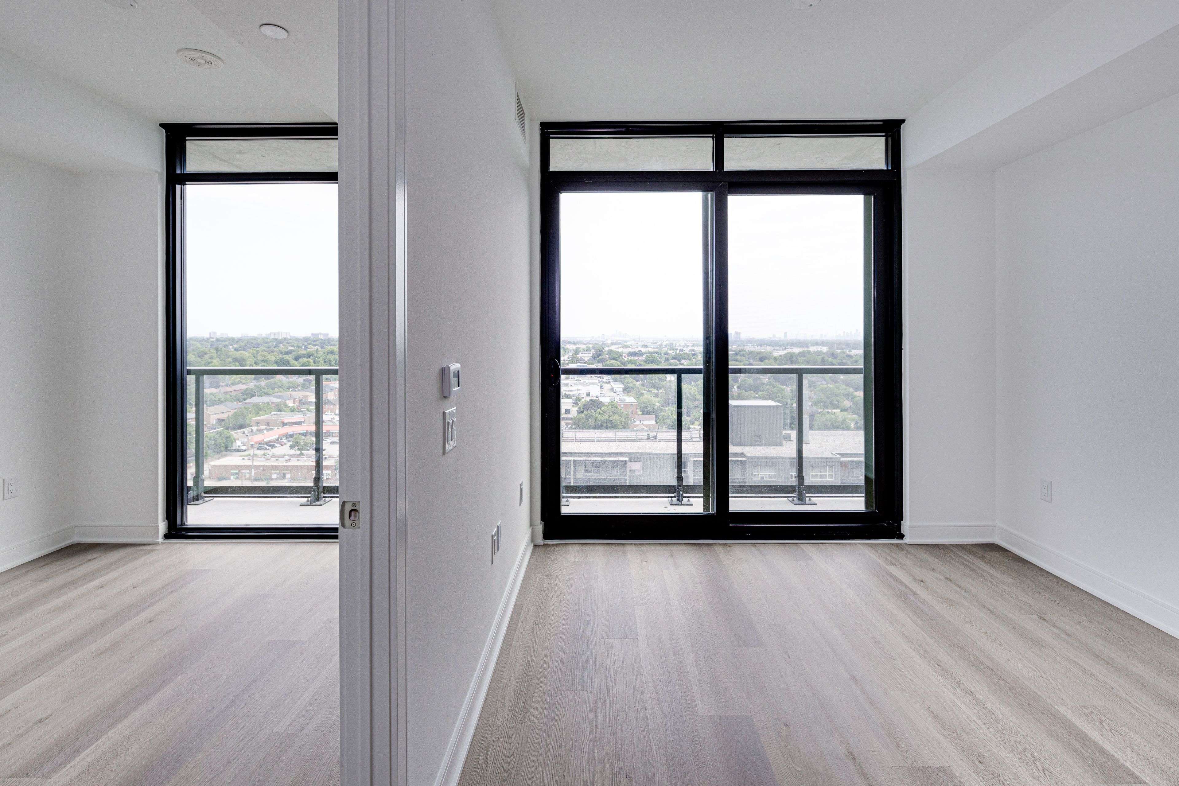 Mississauga, ON L5A 1W4,86 Dundas ST E #1505