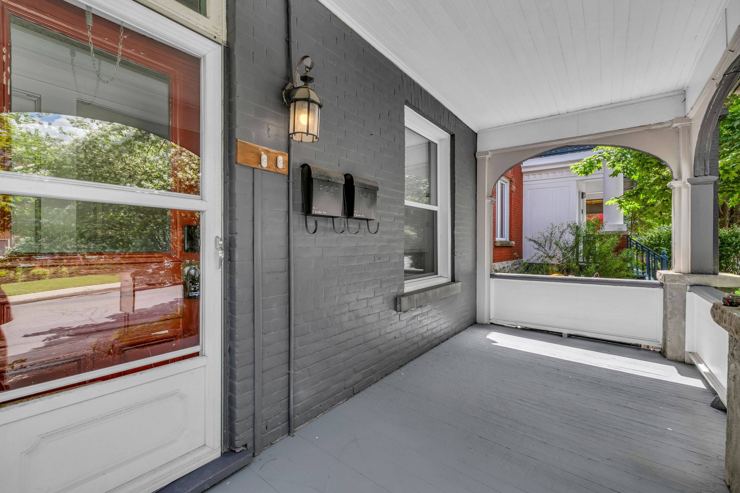 West Centre Town, ON K1Y 2B9,111 Spadina AVE #1