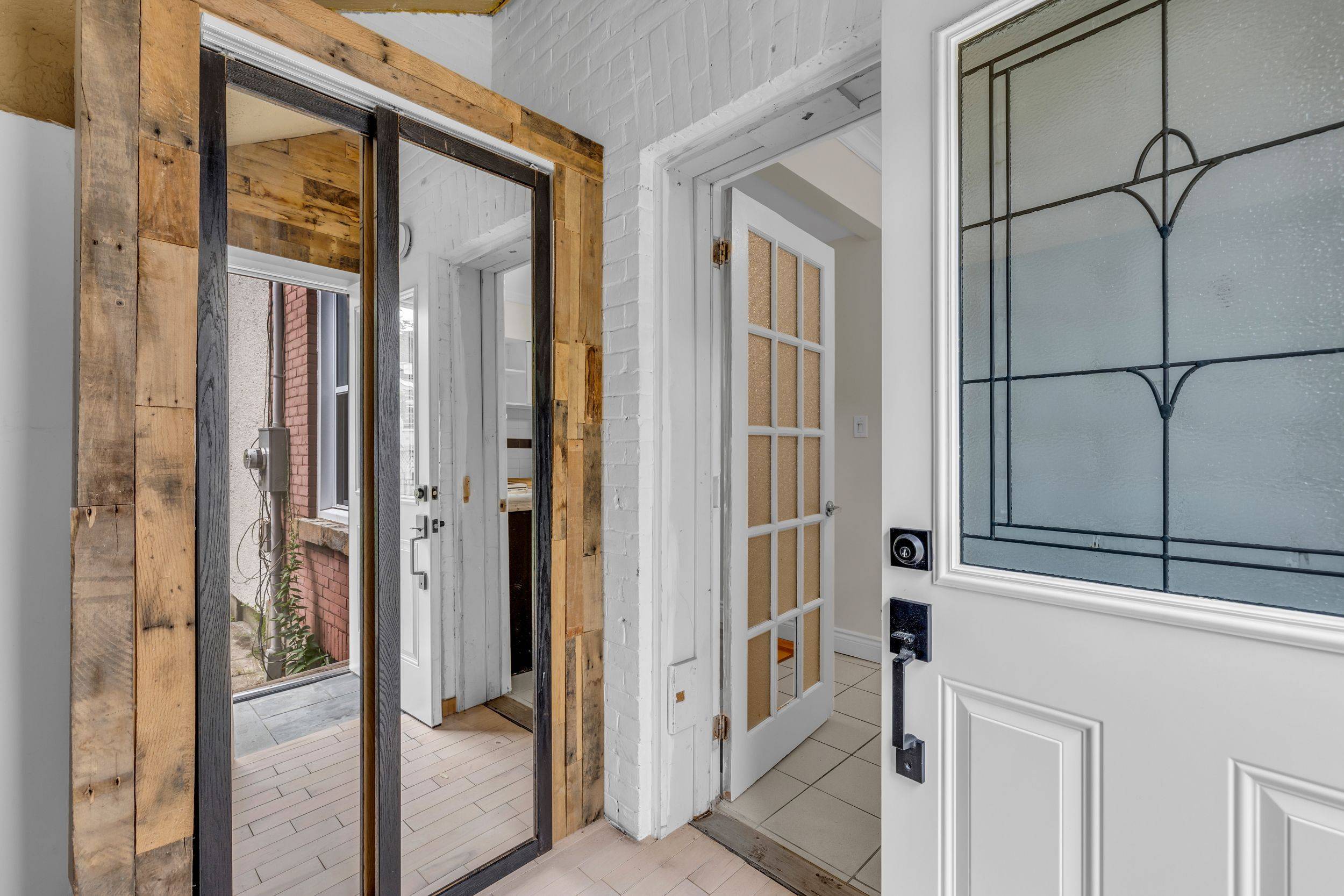 West Centre Town, ON K1Y 2B9,111 Spadina AVE #2