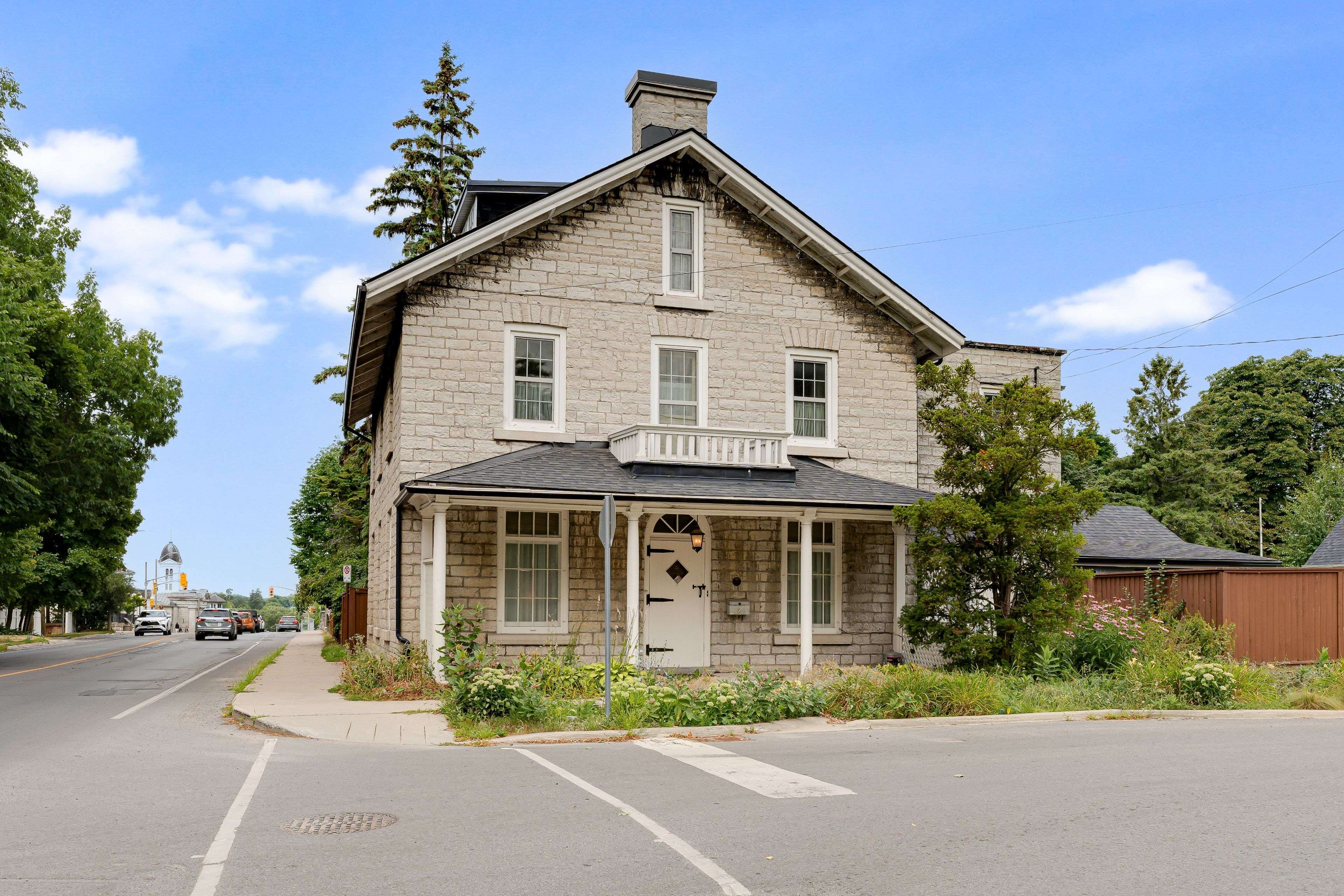 Kingston, ON K7L 4R3,2 Alwington AVE