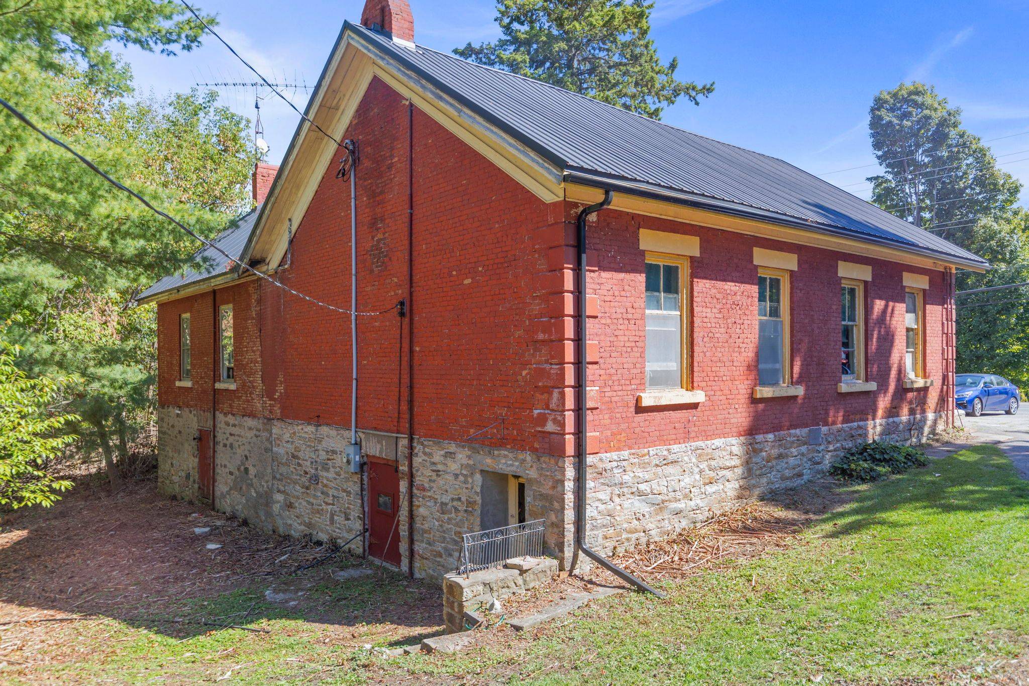 Front Of Yonge, ON K0E 1R0,1554 County Road 2 RD