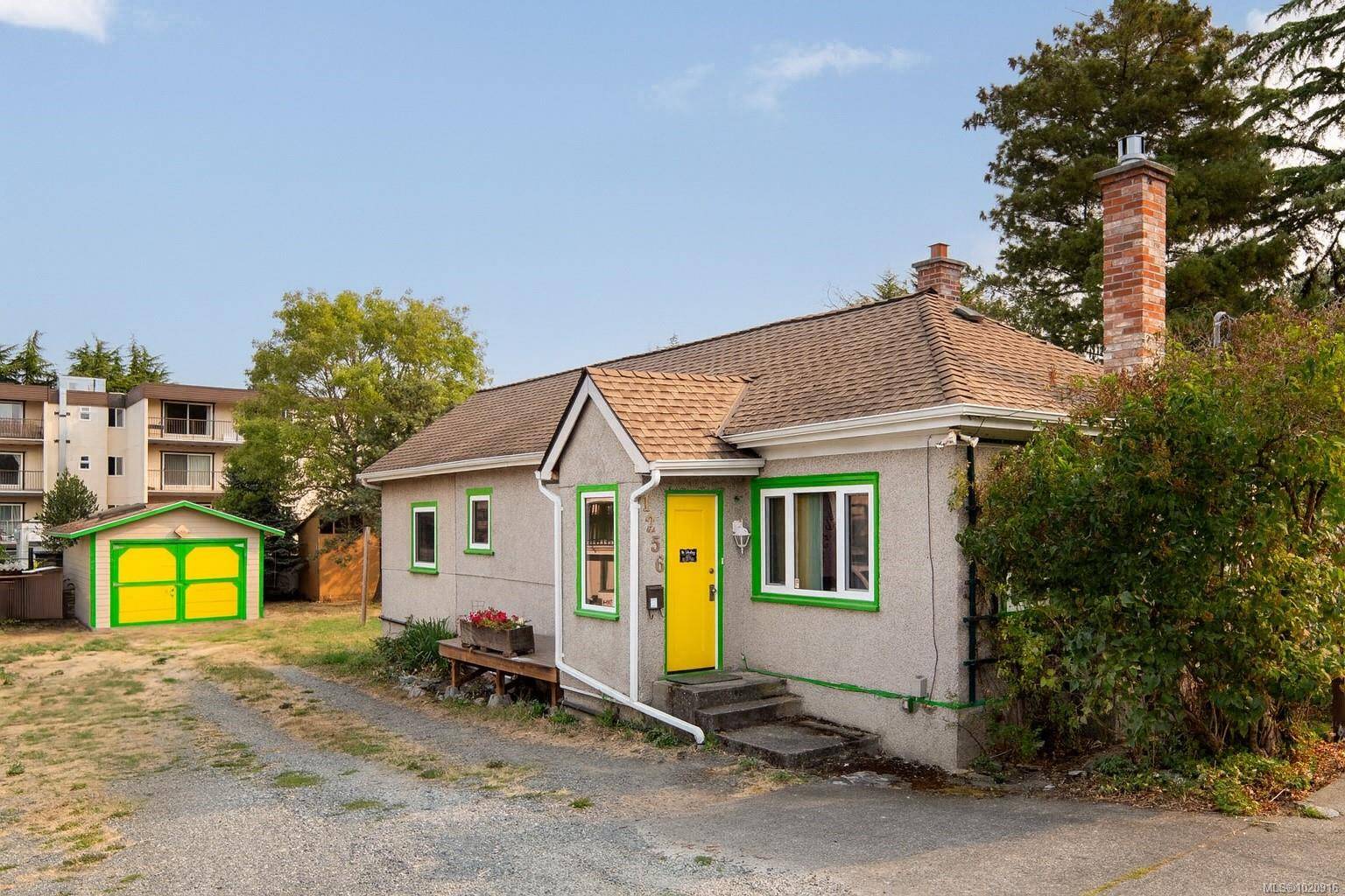 Victoria, BC V8T 1N6,1256 Walnut St