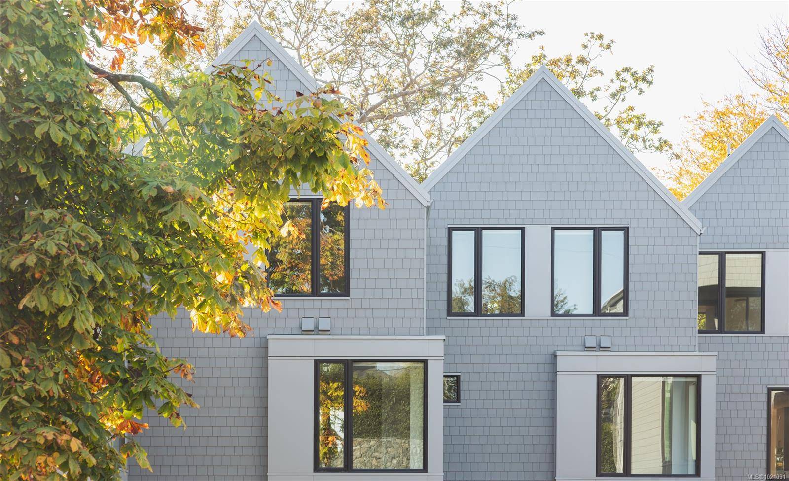 Victoria, BC V8S 4G6,909 Redfern St #7