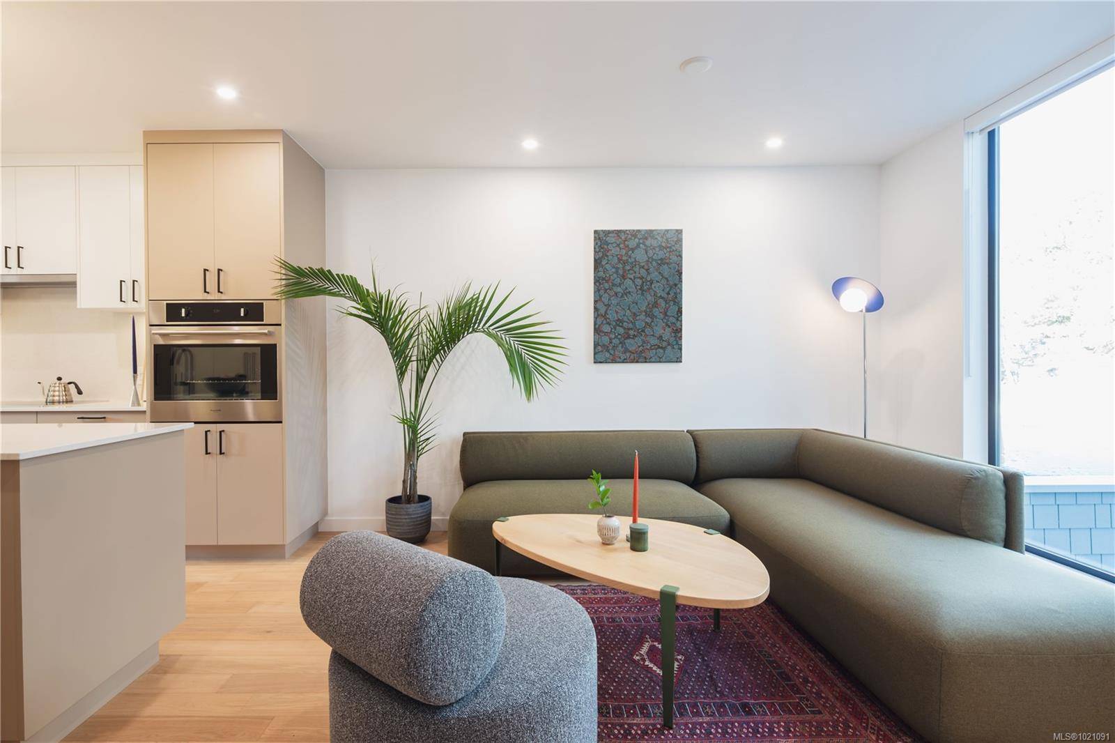 Victoria, BC V8S 4G6,909 Redfern St #7