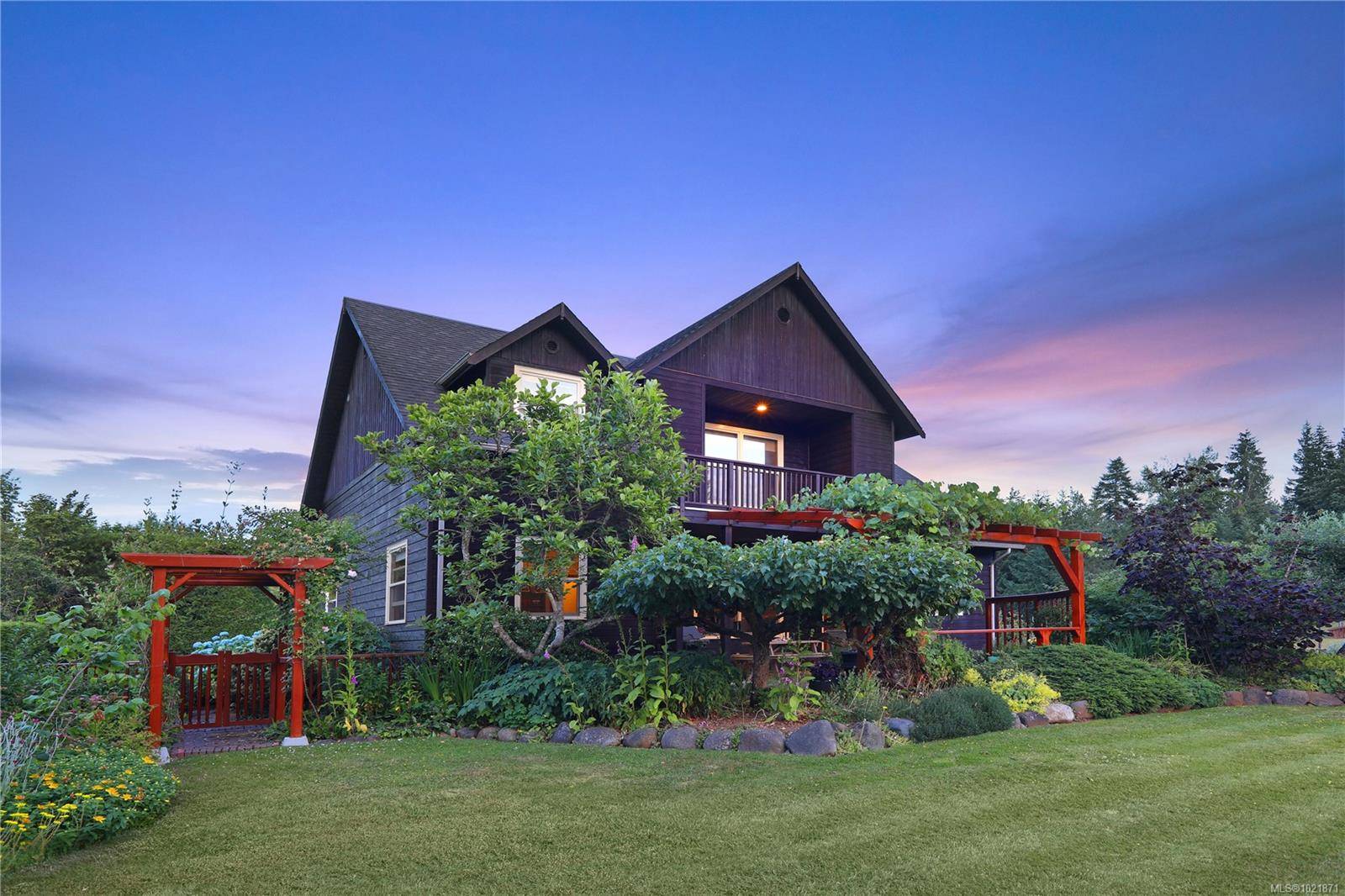 Courtenay, BC V9J 1R9,3713 Dove Creek Rd