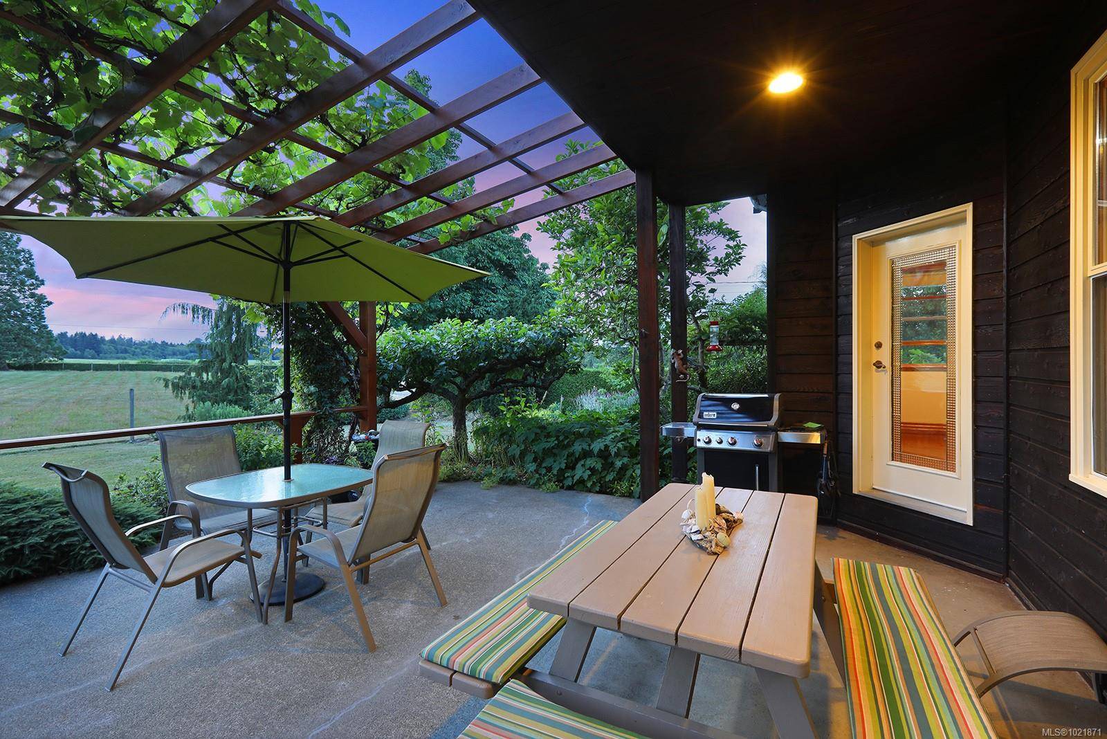 Courtenay, BC V9J 1R9,3713 Dove Creek Rd