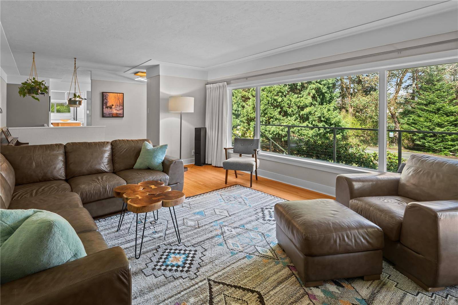 Saanich, BC V8N 1Y8,2879 Phyllis St