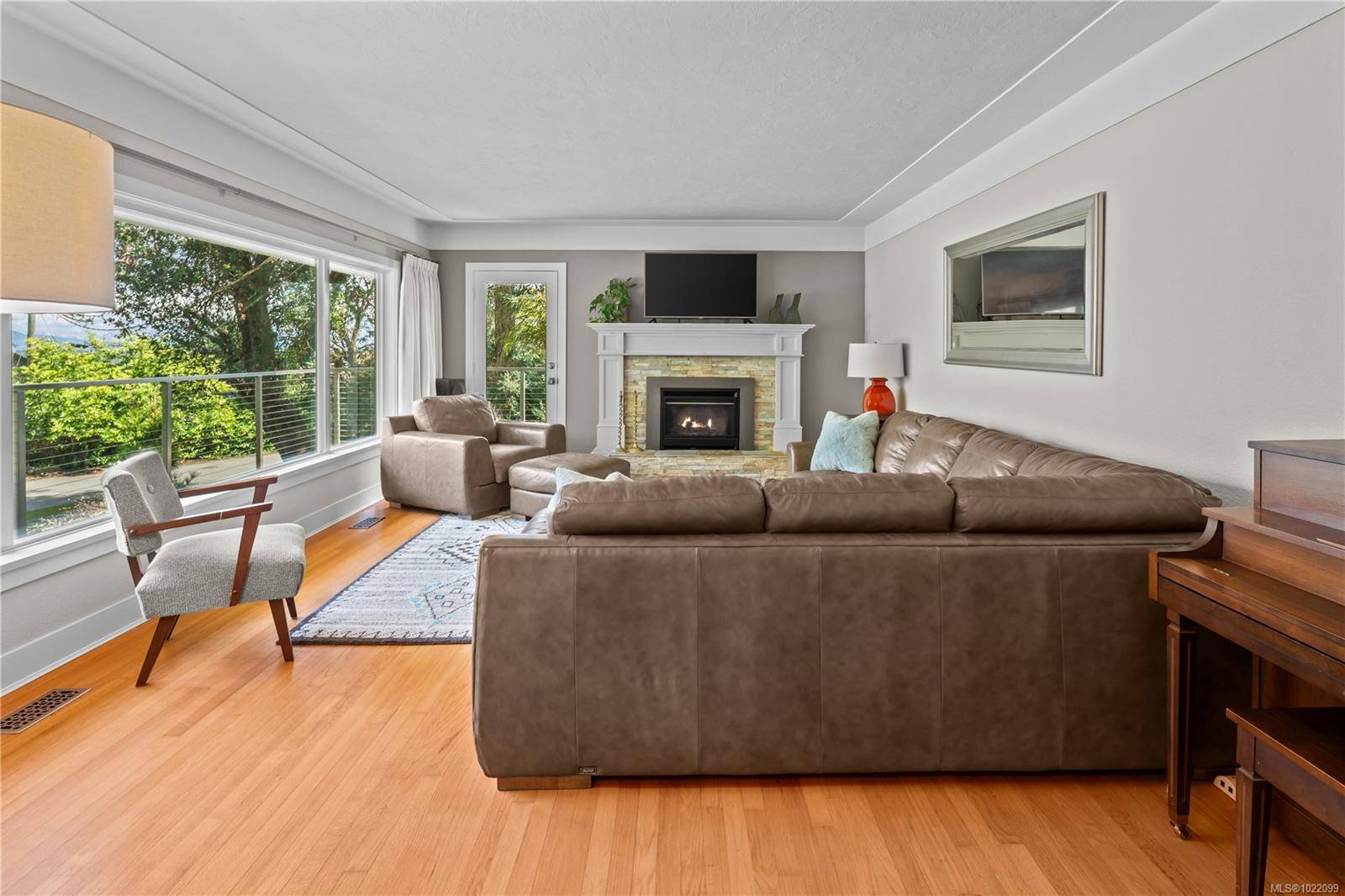 Saanich, BC V8N 1Y8,2879 Phyllis St