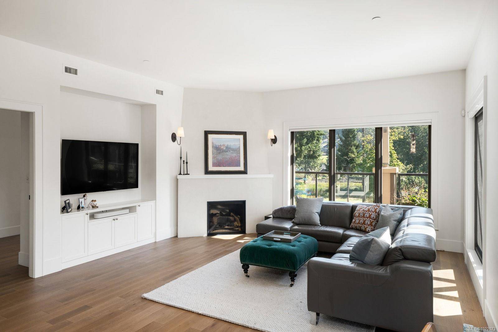 Langford, BC V9B 6T9,1335 Bear Mountain Pkwy #416