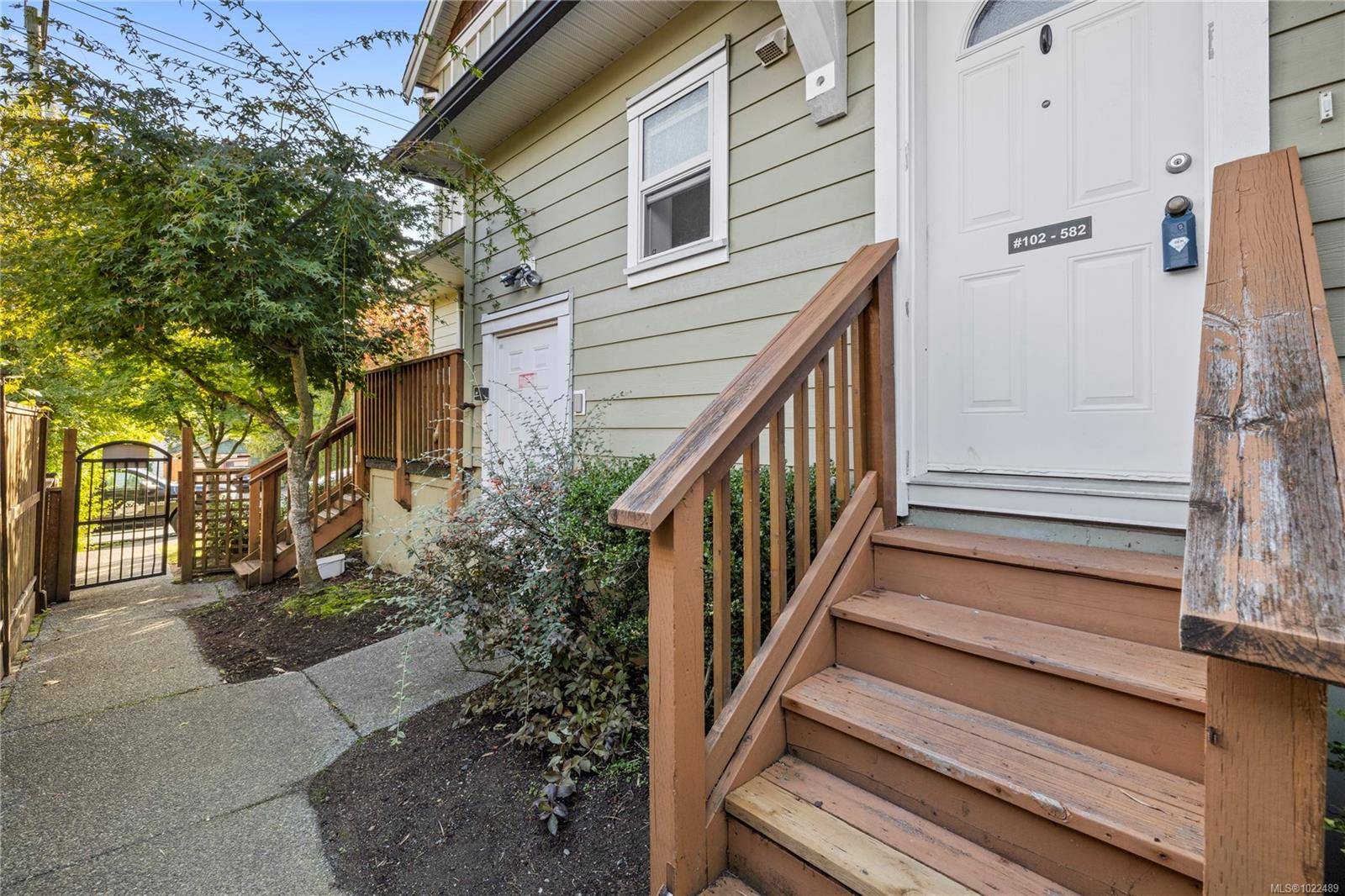 Nanaimo, BC V9S 1H6,582 Rosehill St #102