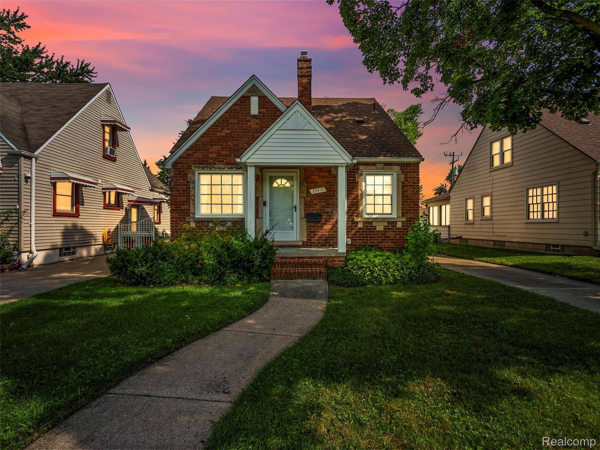 Dearborn, MI 48128,23812 Buckingham ST