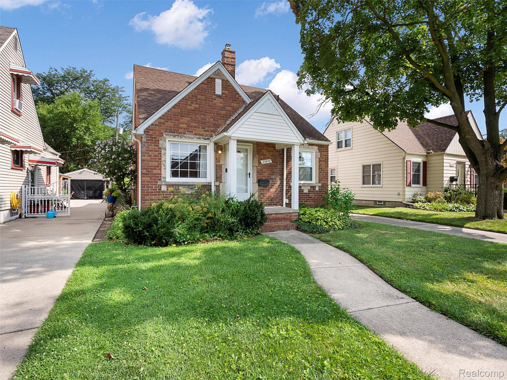 Dearborn, MI 48128,23812 Buckingham ST