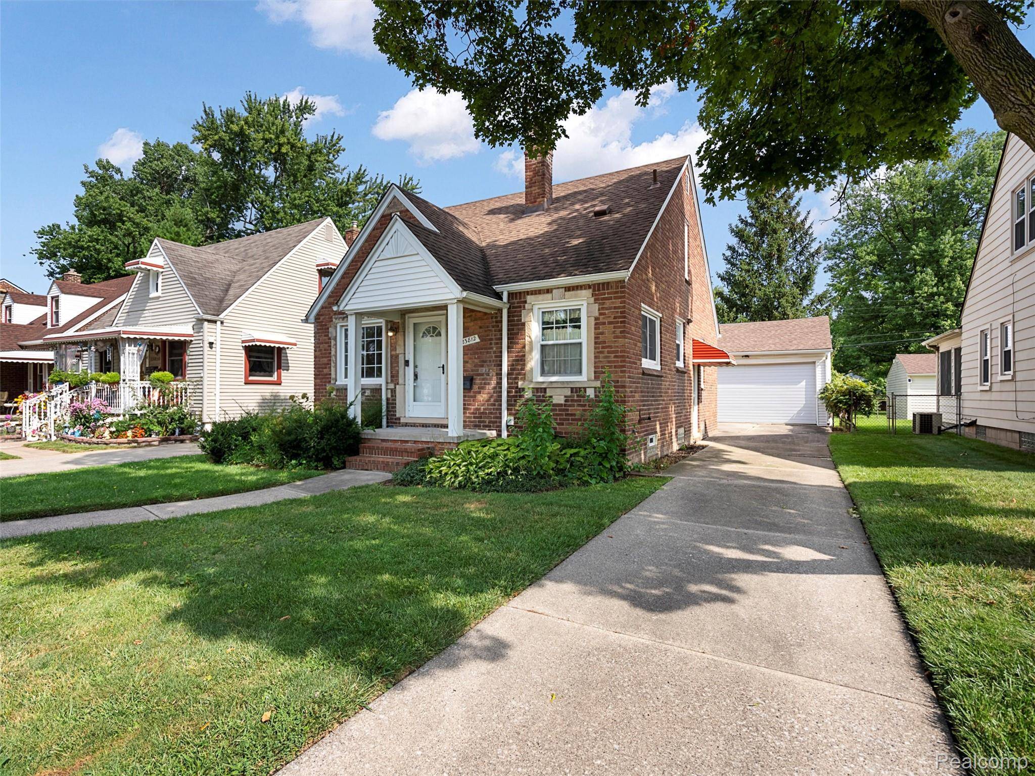 Dearborn, MI 48128,23812 Buckingham ST