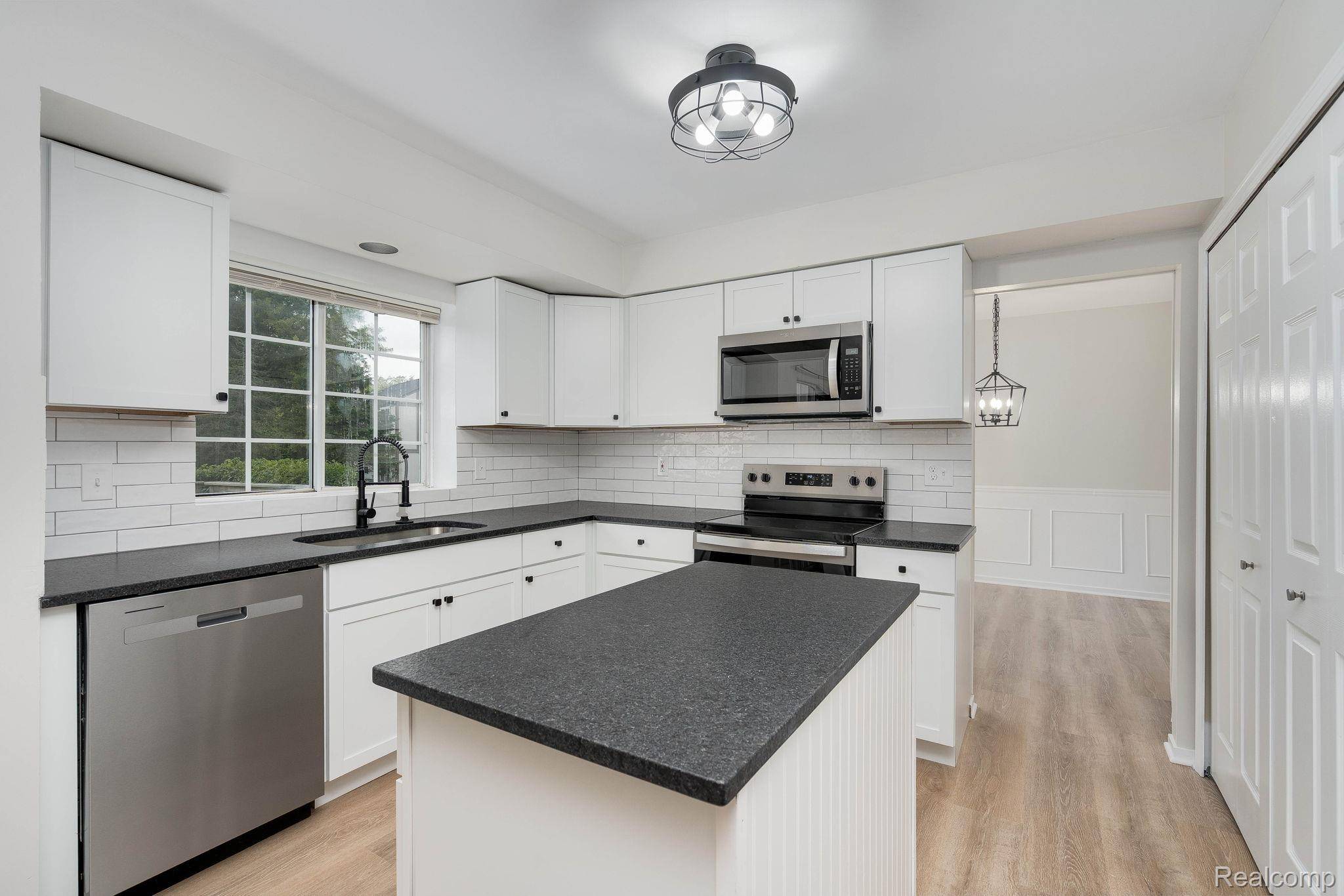 West Bloomfield, MI 48324,1883 Poppleton DR