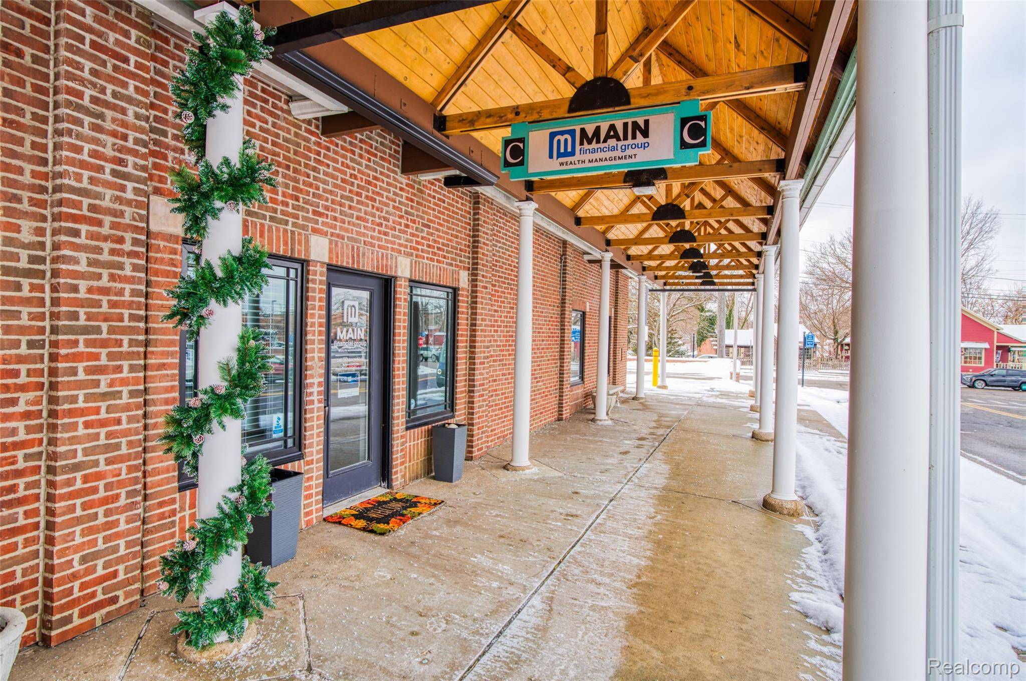 Brighton, MI 48116,315 W North ST #300 & 400