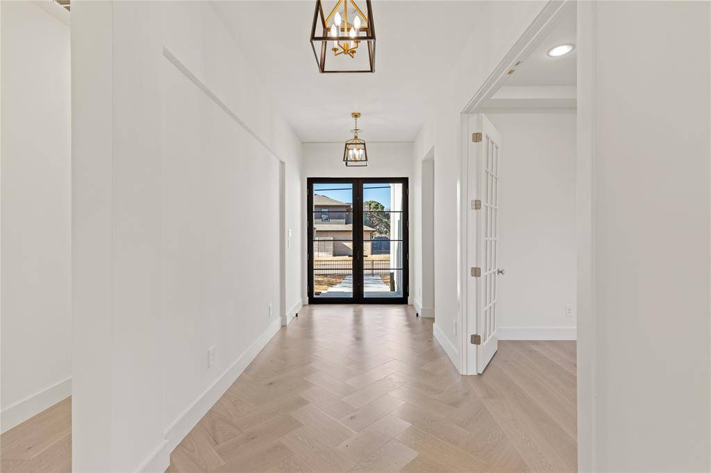 Dallas, TX 75209,7624 Roper Street