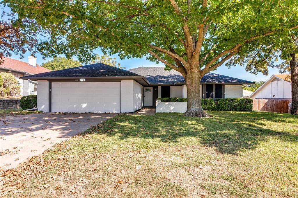 Benbrook, TX 76126,216 Meadowhill Drive