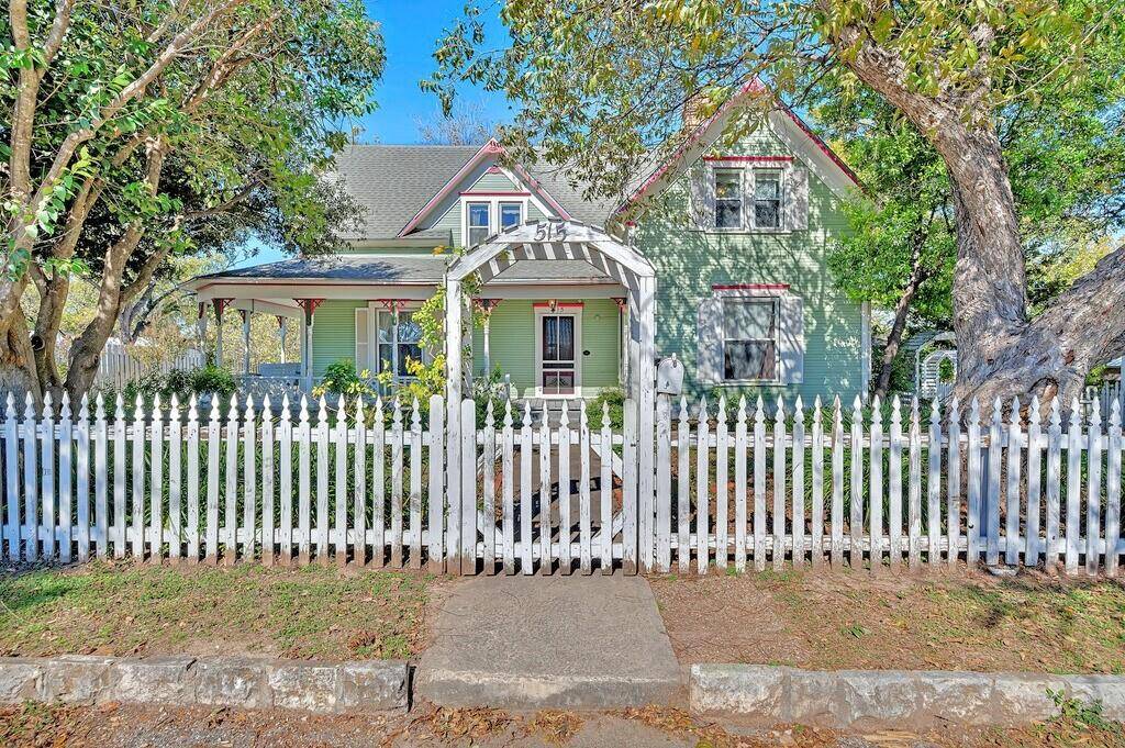 Clifton, TX 76634,515 Hackberry Street