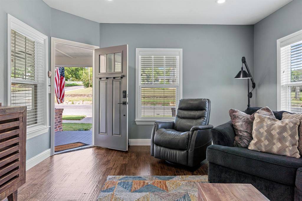 Weatherford, TX 76086,607 S Alamo Street