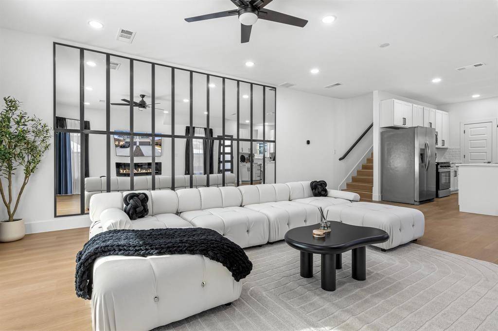 Dallas, TX 75223,1511 S Barry Avenue