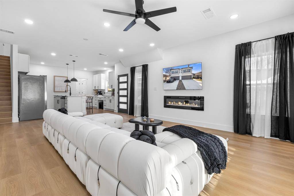 Dallas, TX 75223,1511 S Barry Avenue