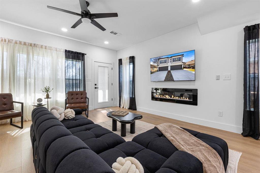 Dallas, TX 75223,1509 S Barry Avenue