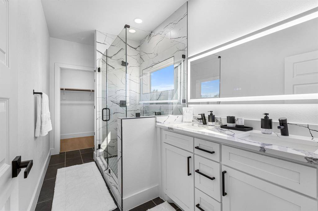 Dallas, TX 75223,1509 S Barry Avenue