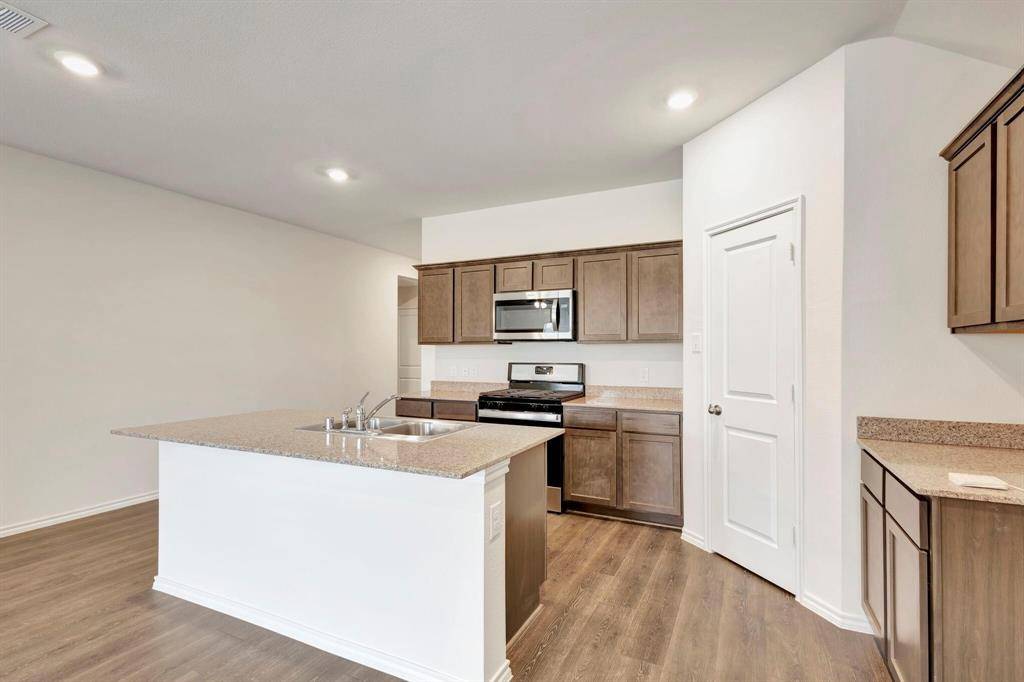 Princeton, TX 75407,1006 Honey Maple Street