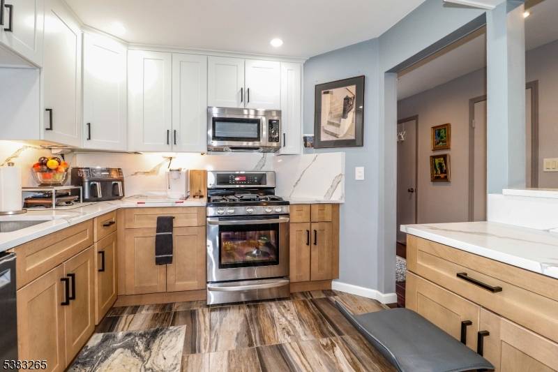 Sayreville Boro, NJ 08859,11 Borelle Sq