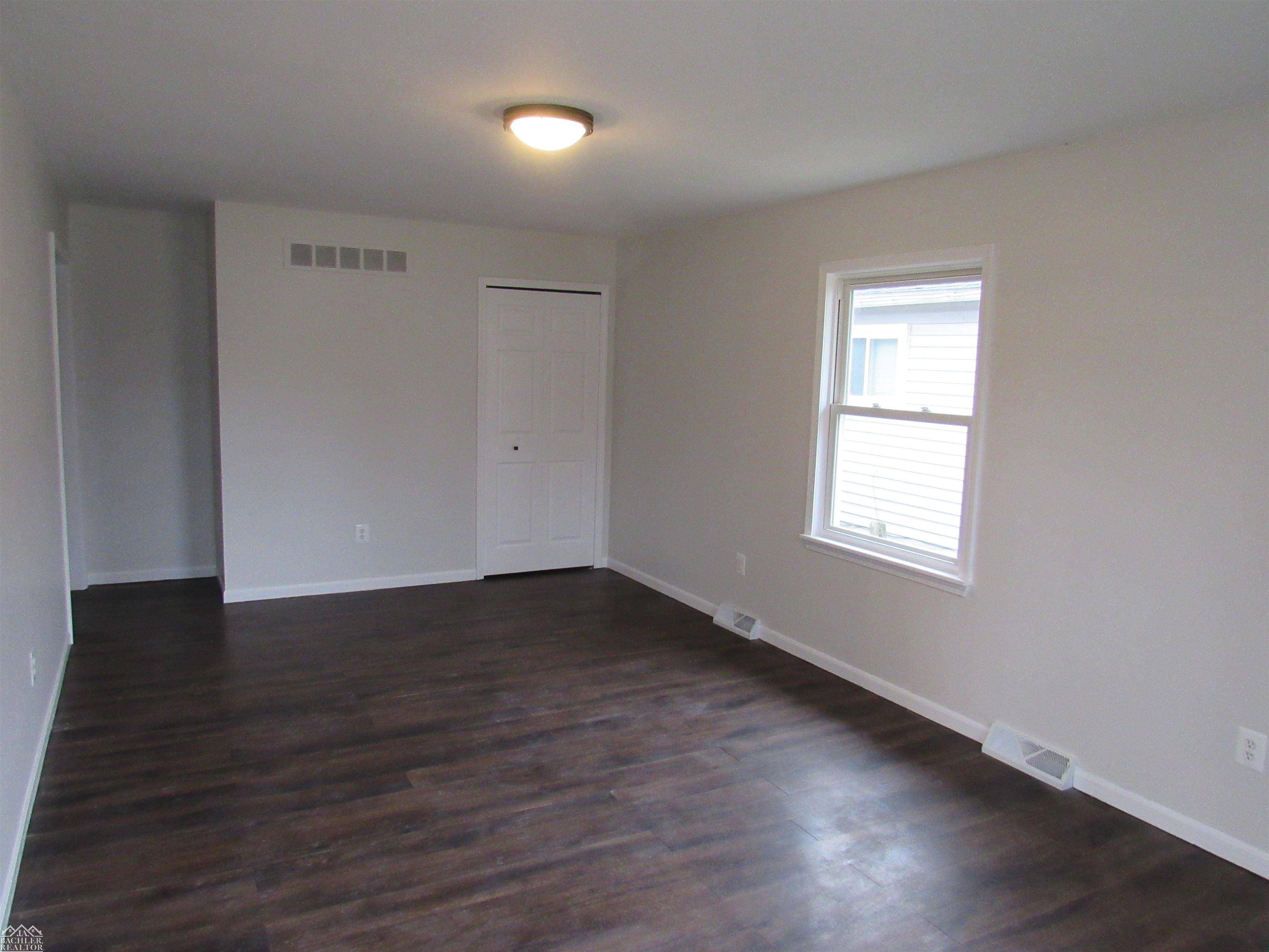 Algonac, MI 48001,949 Liberty ST