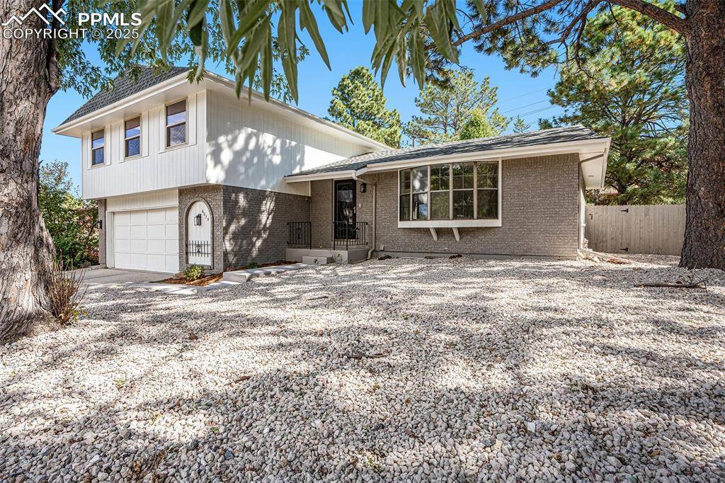Colorado Springs, CO 80918,6075 Castlewood LN