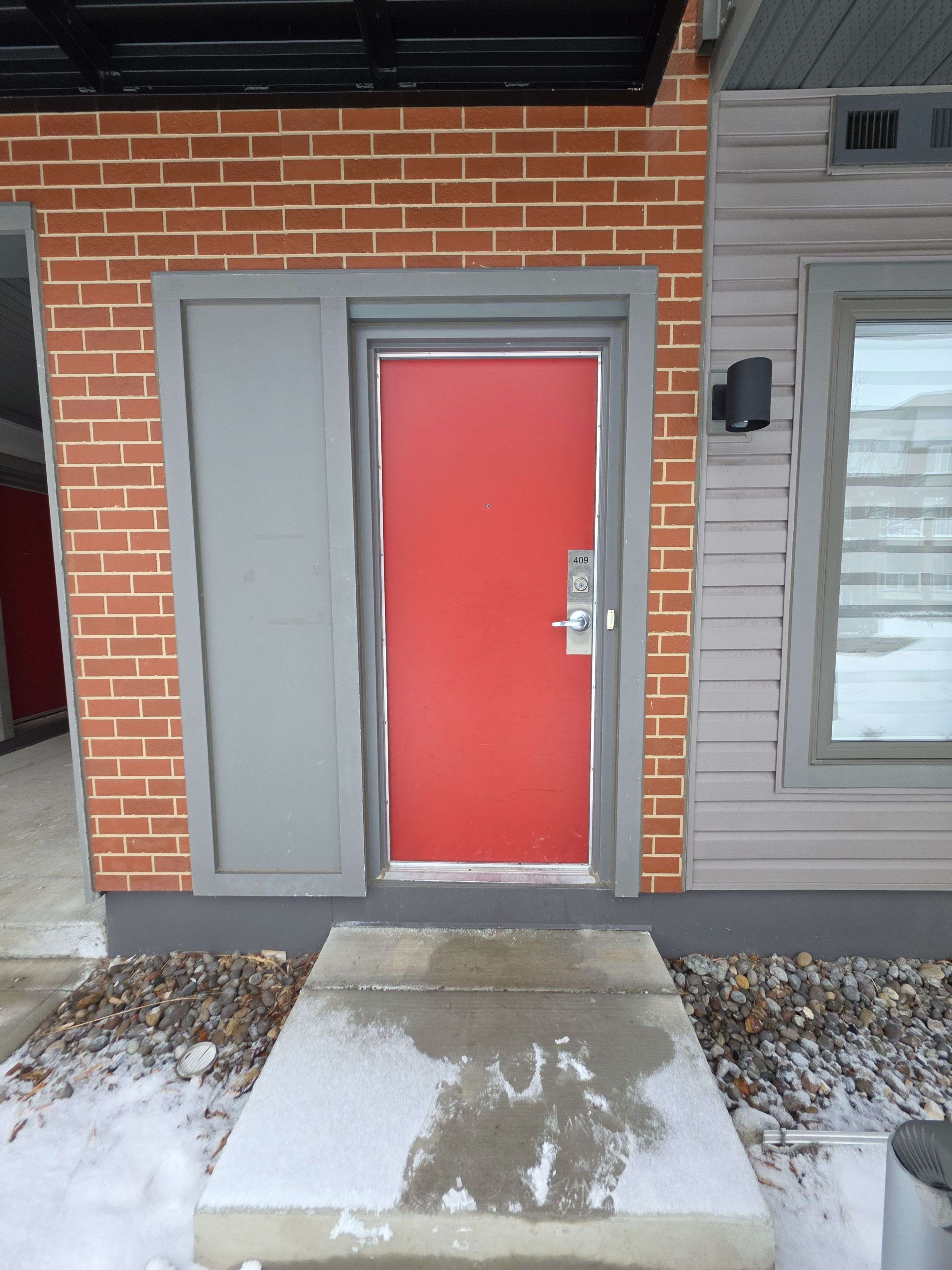 Pickering, ON L1X 0L3,2635 William Jackson DR #409