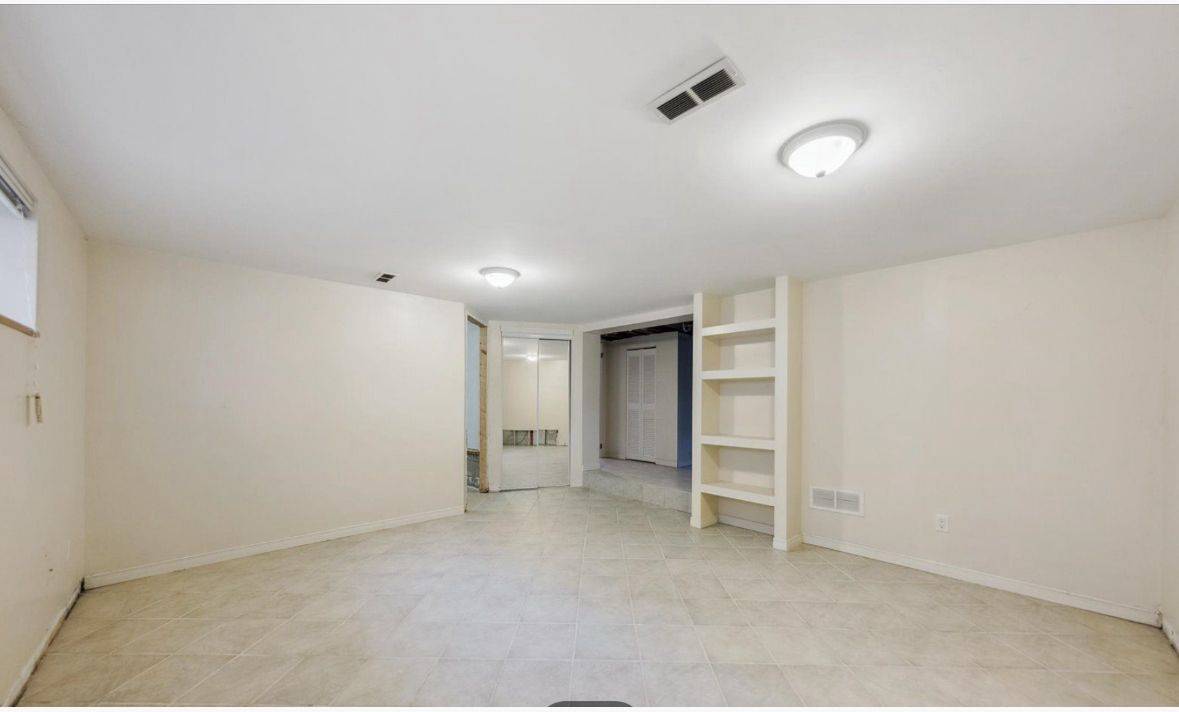 Toronto E09, ON M1K 4W7,26 Anola PL